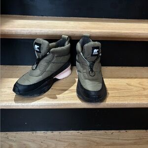 Sorel Out 'N About III Puffy Zip boots